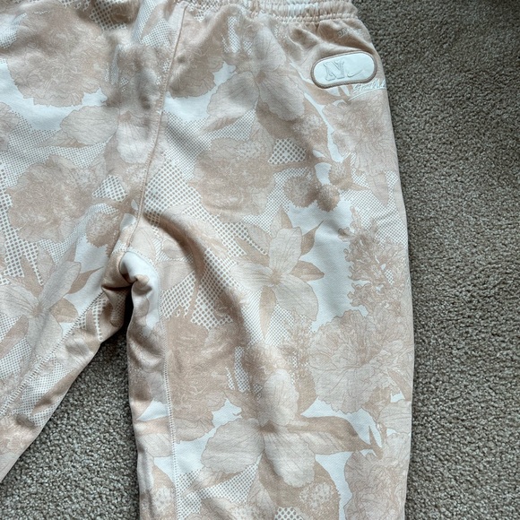 FLORAL NIKE SWEATPANTS - Picture 3 of 5